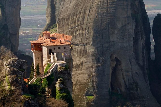 2-Day Tour to Delphi & Meteora with Guide and Tickets From Athens - Morning among the monasteries of Meteora