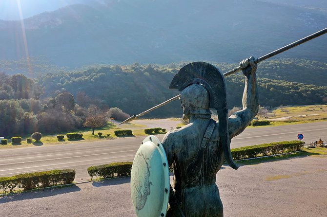 2 Days Private Tour: Delphi & Meteora - A seaside lunch at Kamena Vourla