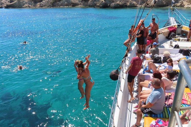 3 Island Cruise Tour in Kos Island with Personalized Audio Guide - How crowded does the boat feel?