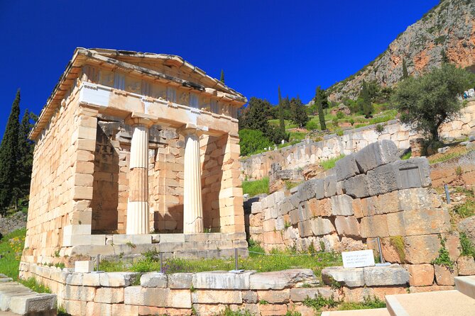 4-Day Greece Highlights Tour: Epidaurus, Mycenae, Olympia, Delphi and Meteora - Guides, drivers, and the human side of the trip