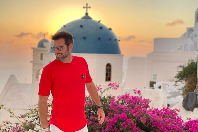 4 hrs PRIVATE island tour and photos, Oia and Blue domes - Oia: Famous Blue Domes and Narrow Streets