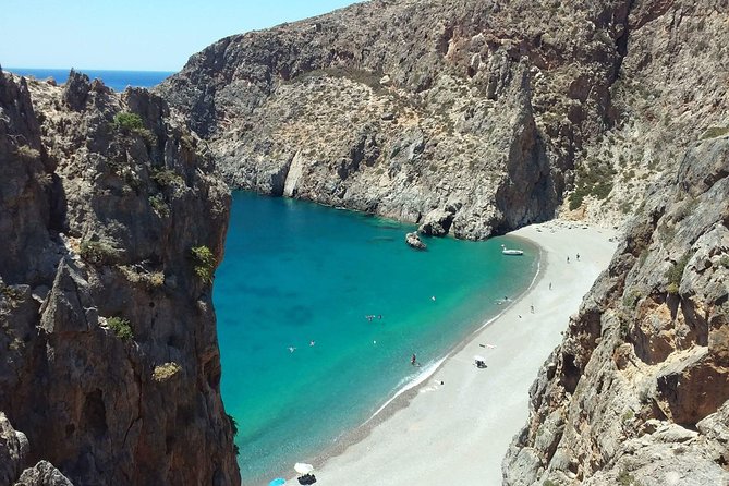 4x4 Safari Tour South Crete Agiofarago Matala - The private 4x4 format and group size