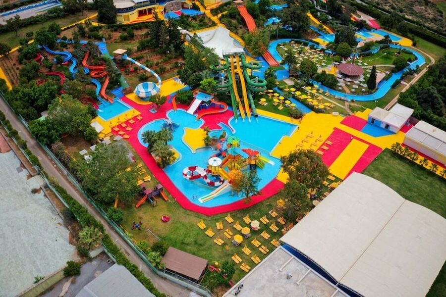 Acqua Plus Water Park Admission with Optional Transfer - Food, shade, and the practical cost of a full day