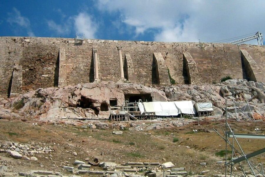 Acropolis: Private Guided Tour - Walking up to the Acropolis