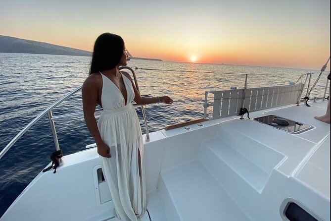 ALL-INCLUSIVE: Santorini Caldera Cruise with Greek Meal & Drinks - Sunset views while sailing toward Ammoudi