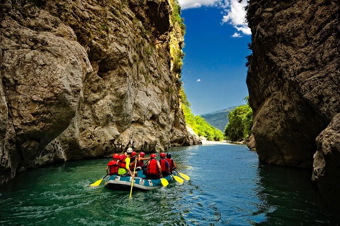 Arachthos white water river Rafting: Plaka's Bridge- Tzari - Starting under the stone arch of Plaka Bridge