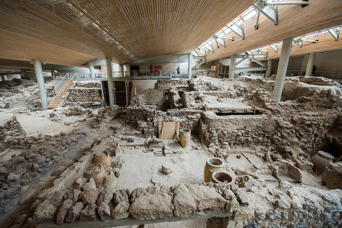 Archaeological Bus Tour To Akrotiri Excavations & Red Beach - Red Beach is colorful, but access takes effort