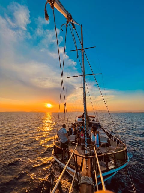 Athens: 3-Hour Sunset Cruise with Swim Stop, Snacks & Drinks - Why a sunset cruise improves an Athens evening