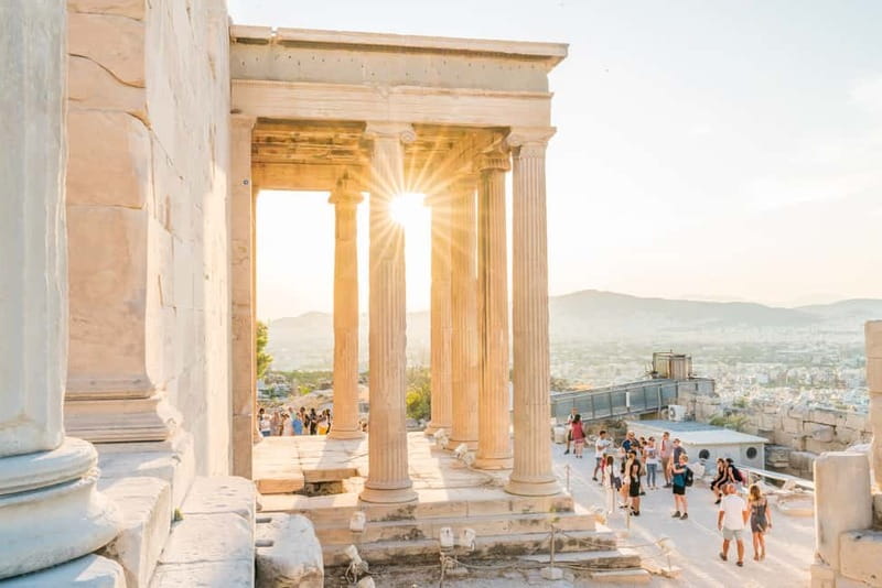 Athens: Acropolis Tour with Licensed Guide - What the two-hour schedule really gives you