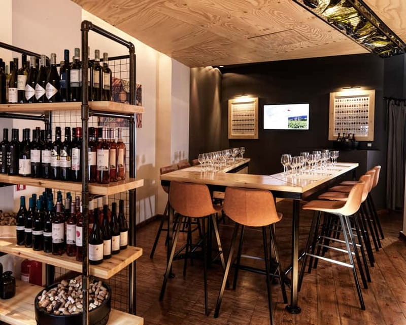 Athens: Acropolis Wine Tasting with Cheese and Olives - Tournavitou 9: an easy start in Thissio