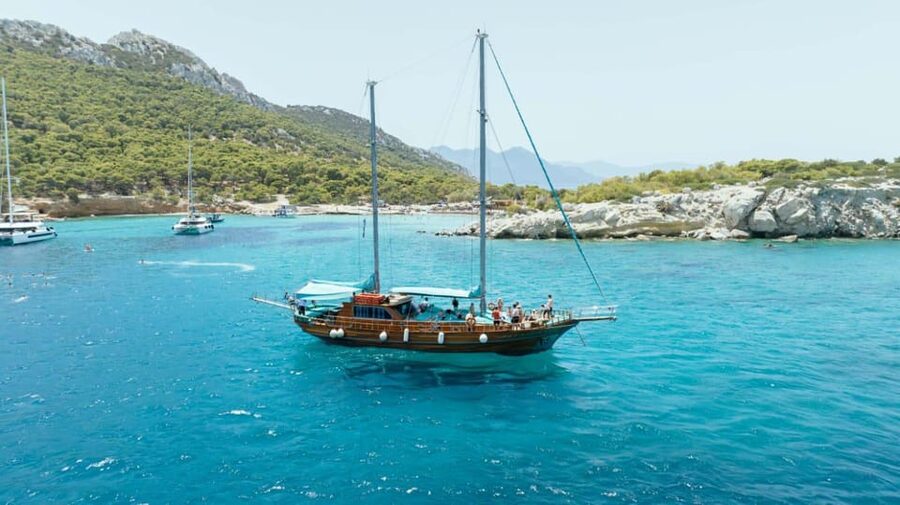Athens: Agistri, Metopi & Aegina Cruise with Meals & Drinks - Greek buffet lunch with wine, beer, and second helpings