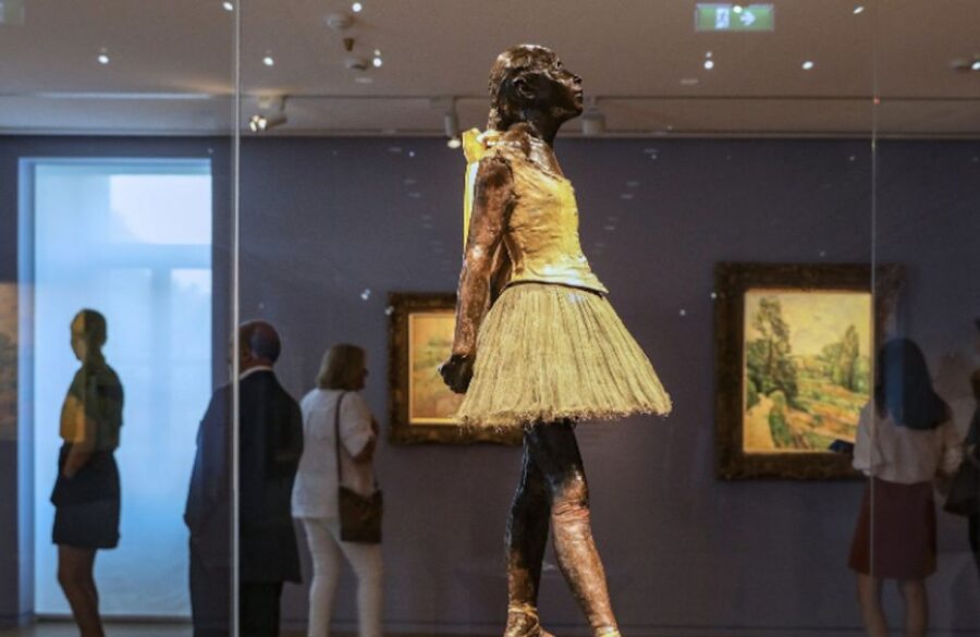 Athens: B&E Goulandris Foundation Art Museum Entry Ticket - A café stop with Mediterranean food