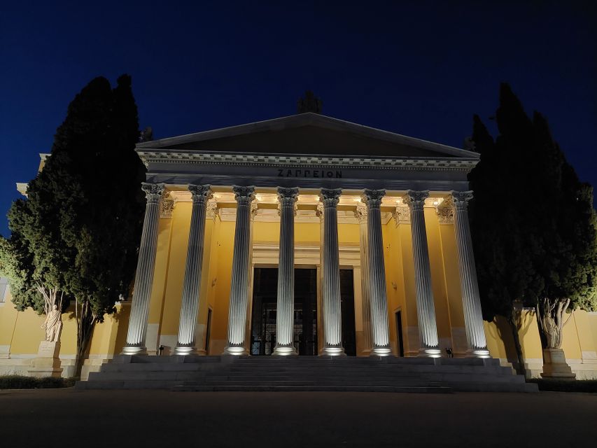 Athens: City Highlights Nighttime Walking Tour in Spanish - What the Spanish guide adds