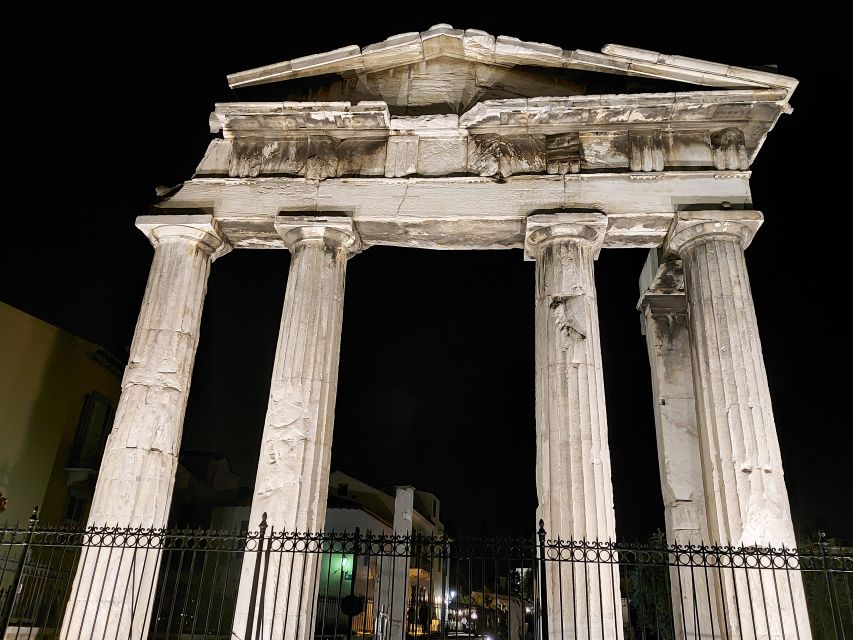 Athens: City Highlights Nighttime Walking Tour in Spanish - Syntagma Square and the Greek Parliament