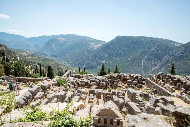 Athens: Delphi and Arachova Day Trip with Guide - The guides are the strongest part