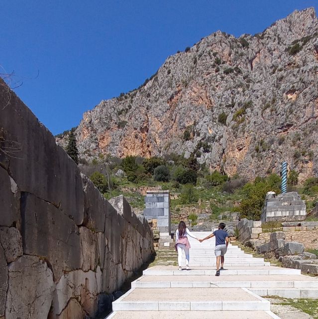Athens: Delphi, Corycian Cave, and 300 Battlefield Day Trip - Leaving Athens through the stories of Boeotia