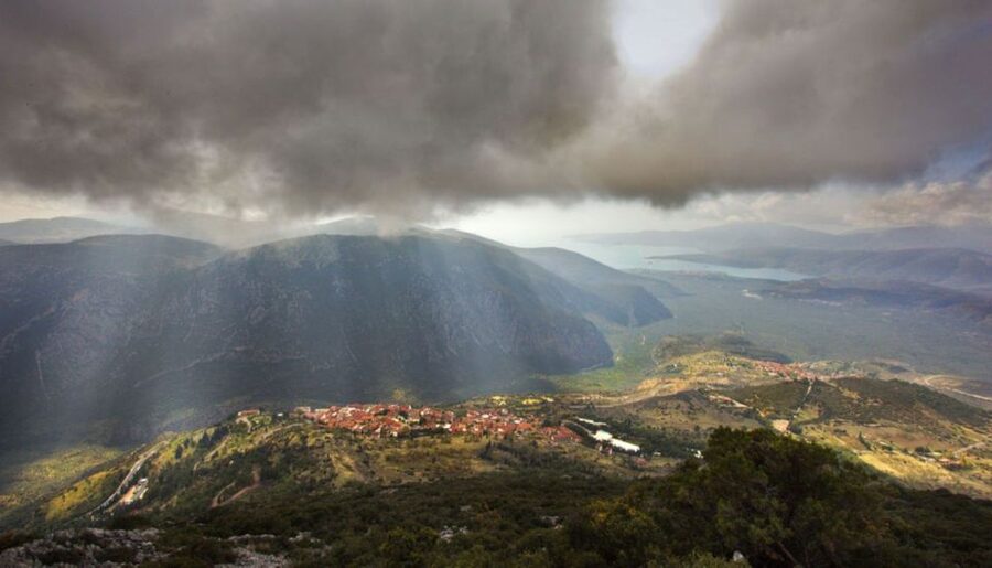 Athens: Delphi, Corycian Cave, and 300 Battlefield Day Trip - Lunch above the olive valley