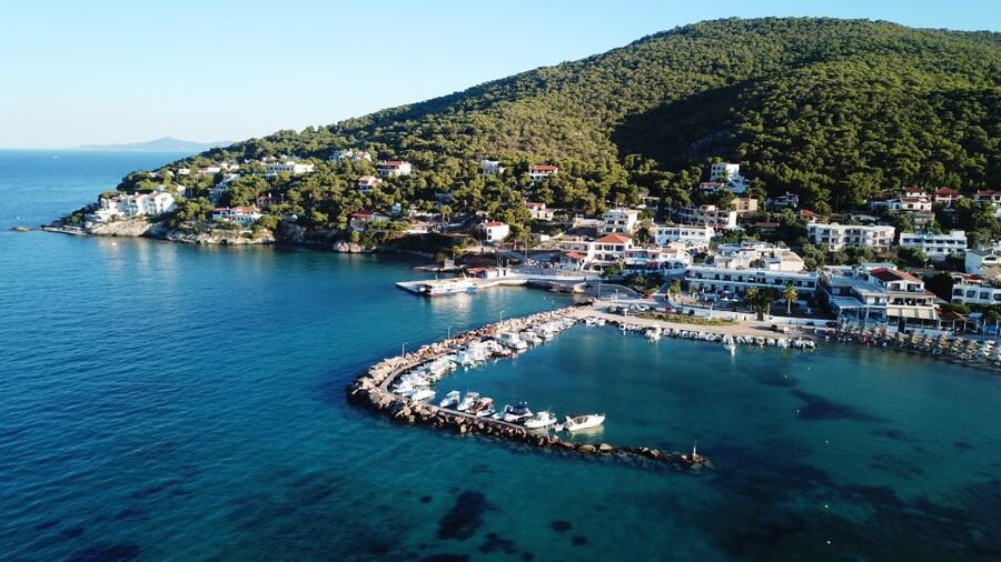 Athens: Full-Day Island Hopping Cruise with Lunch & Transfer - The first sea hours and the approach to Agistri