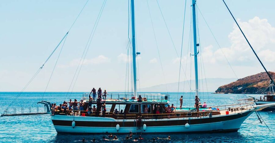 Athens: Full-Day Island Hopping Cruise with Lunch & Transfer - Meeting the boat from central Athens