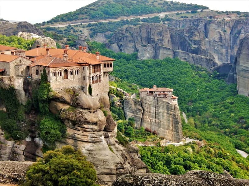 Athens: Guided Tour to Meteora Monasteries & Hermit Caves - Why Meteora works so well as a day trip