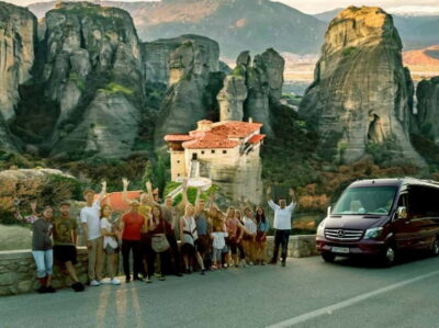 Meteora Monasteries Day Trip with Caves and Lunch
