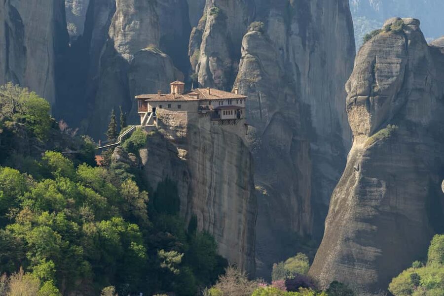 Athens: Meteora Monasteries Day Trip with Caves and Lunch - The five-hour minibus circuit