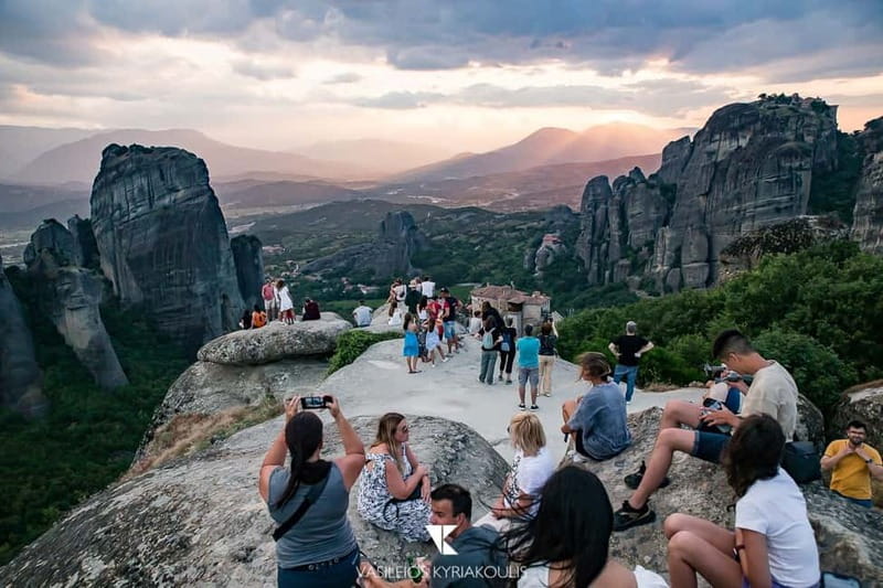 Athens: Meteora Monasteries Day Trip with Caves and Lunch - What the $66 price really gives you