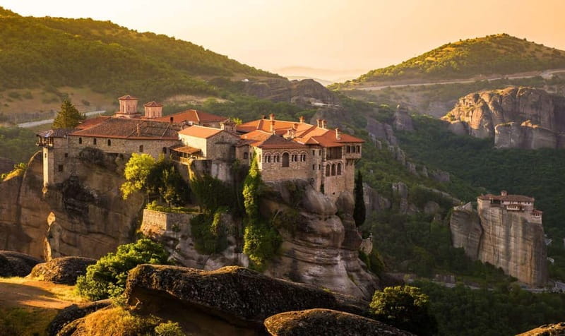 Athens: Meteora Tour with Local Guide and Greek Lunch - Six monasteries, three interior visits
