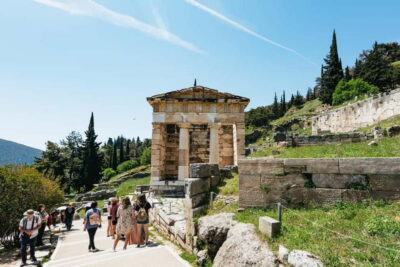 Mythology of Delphi, Museum and Arachova Guided Tour