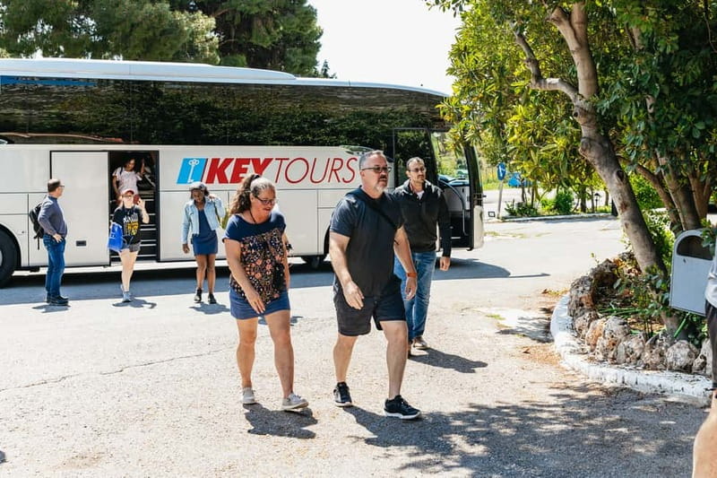 Athens: Mythology of Delphi, Museum and Arachova Guided Tour - Arachova: lunch, stone houses, and local products