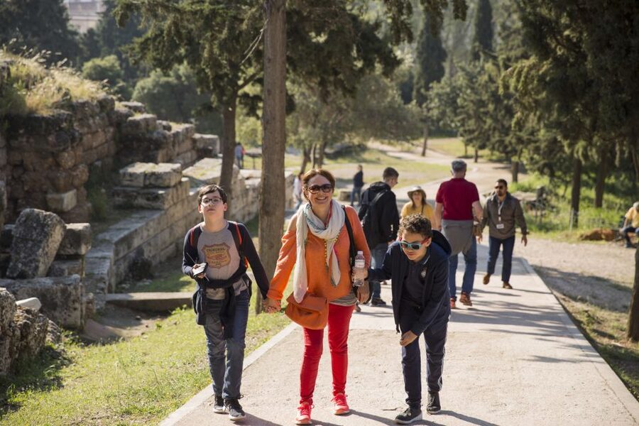 Athens: Mythology Tour for Families - The guides make or break the experience