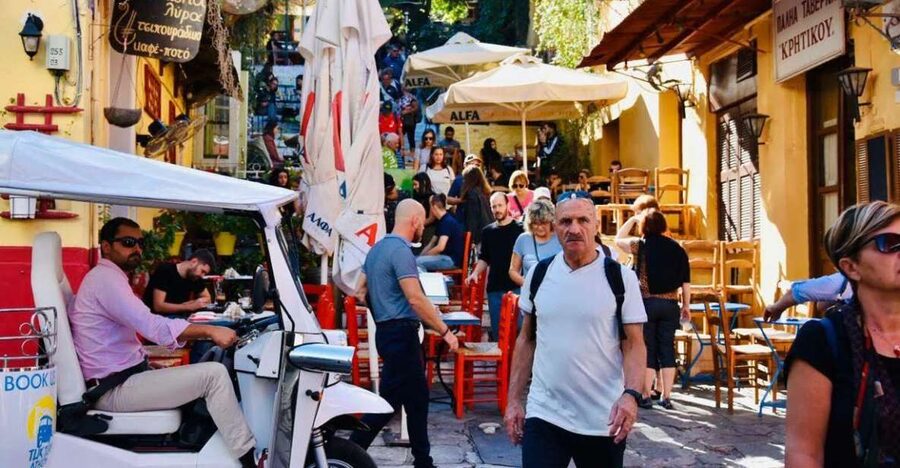 Athens: Private Evening Sightseeing Tour by Electric Tuk-Tuk - Why an electric tuk-tuk works well in Athens