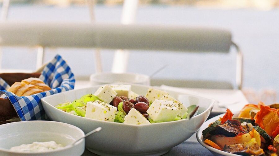 Athens: Riviera Catamaran Cruise with Meal and Drinks - How the five hours feel