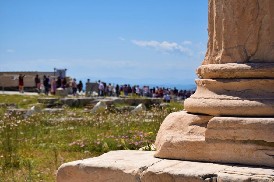 Athens: The Acropolis Guided Walking Tour in German - Passing through the Propylaea