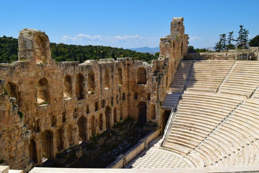 Athens: The Acropolis Guided Walking Tour in German - Beginning below the Acropolis at the Theatre of Dionysus