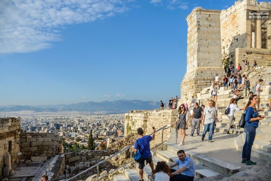 Athens: The Acropolis Walking Group Tour with a French Guide - French storytelling, guide quality, and audio issues