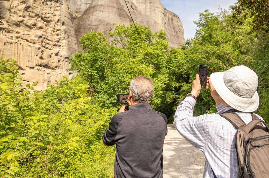 Athens to Meteora: Monasteries & Hidden Caves Bus Tour - The long ride from Athens to Kalambaka