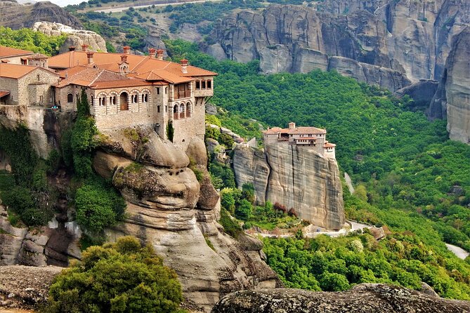 Athens to Meteora Panoramic Day Tour with transfer option - Meeting your guide at Kalabaka station