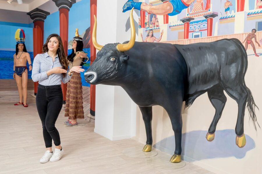 Chania: Minoan's World 9D Experience - The 3D museum begins with playful photo scenes