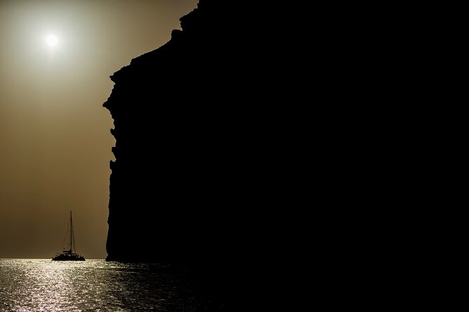 Comfort Max Catamaran Caldera Cruise with BBQ and Drinks - Red Beach, Mesa Pigadia, and White Beach