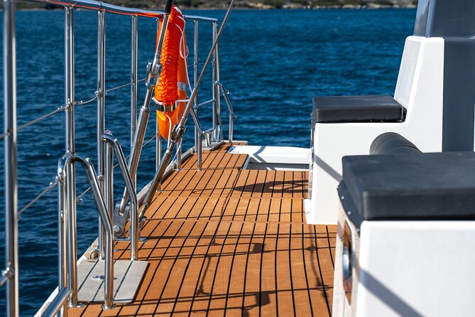 Comfort Max Catamaran Caldera Cruise with BBQ and Drinks - What the open bar really includes