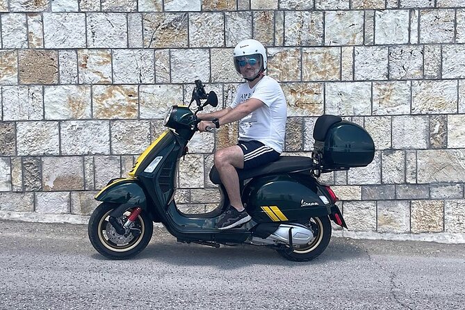 Corfu 300cc Vespa Scooter Rental - What the Vespa package includes