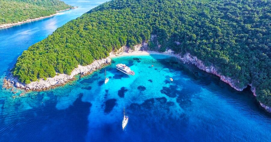 Corfu: Parga, Sivota and Blue Lagoon Full-Day Boat Cruise - Guides and languages