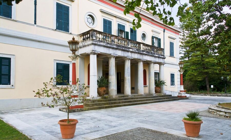 Corfu: Shore & Shared Tour – Achilleion, Mon Repos, Old Town - Corfu Old Town: your best chance to set the pace