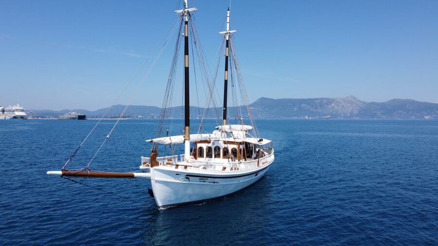 Corfu: Sunset Cruise on Classic Boat with Cocktails & Snacks - What to Bring and How to Plan Your Evening