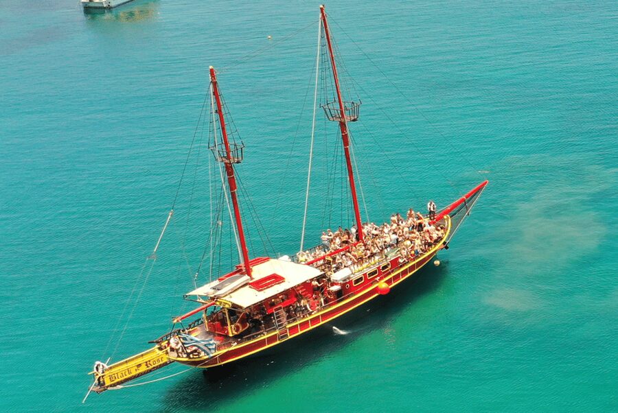 Crete: Coastline Snorkeling Cruise from Hersonissos Port - What the reviews reveal about the crew and service