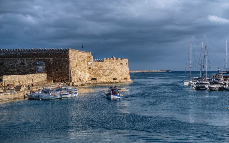 Crete: Heraklion Center, Local Market and Creta Aquarium - What the guide adds, and where communication matters