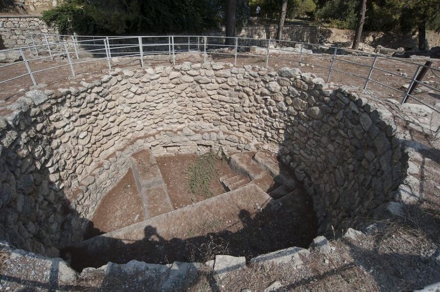Crete: Knossos Palace and Lassithi Plateau Day Tour - Pickup, timing, and comfort on the road