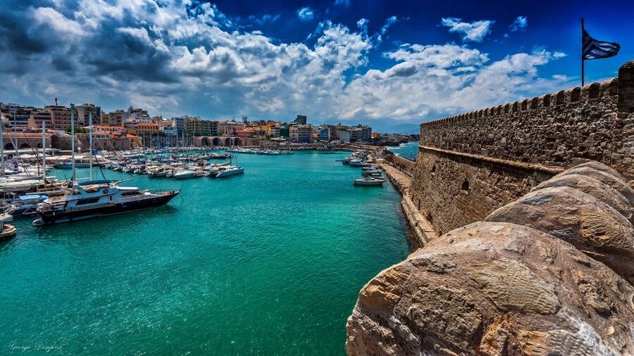 Crete: Knossos Palace, Heraklion City, Market Guided Tour - Heraklion harbor, Koules Fortress, and the old center