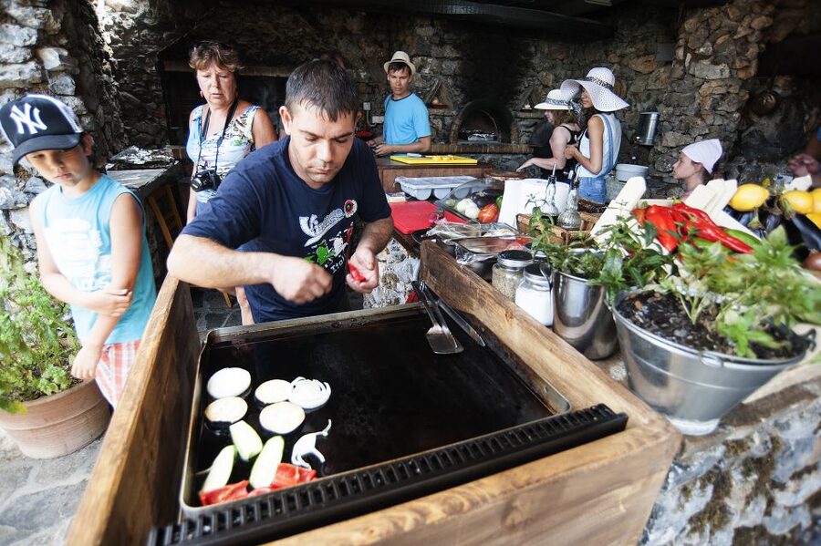 Crete: Lassithi Plateau & Kera Monastery Tour with Ceramics - Lunch with Cretan vegetables and local dishes
